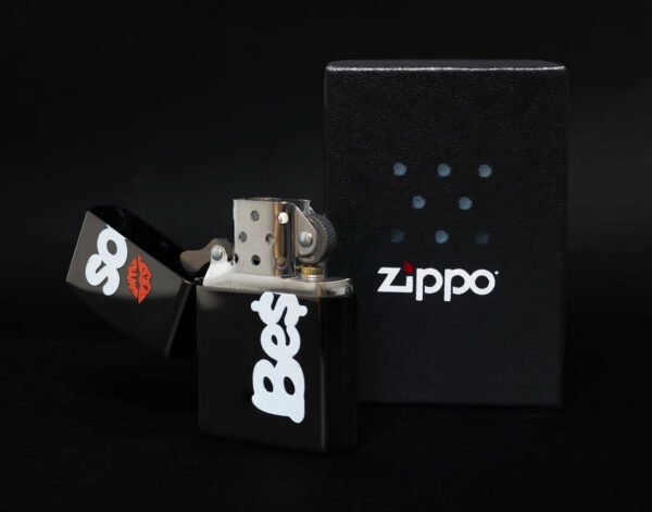 Besos Zippo Lighter